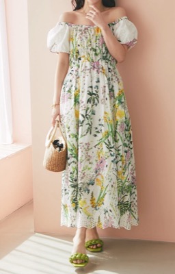 La boutique BonBon（ラブティックボンボン）ホワイトのフラワープリントワンピース