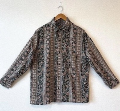 kutir（クティール）ブラウン系の総柄シャツ
