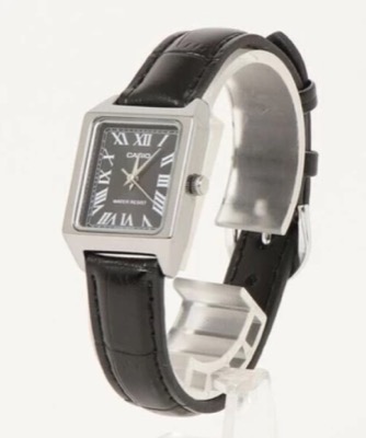CASIO（カシオ）ブラックxシルバーの腕時計