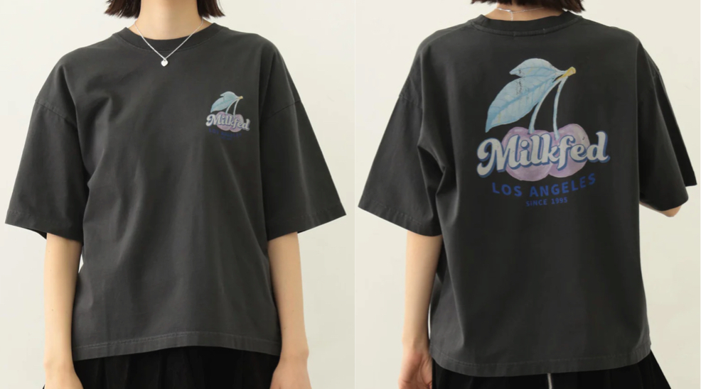 MILKFED.（ミルクフェド）チャコールグレーのプリントTシャツ