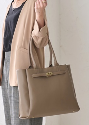 LIZDAYS（リズデイズ）グレージュのトートバッグ