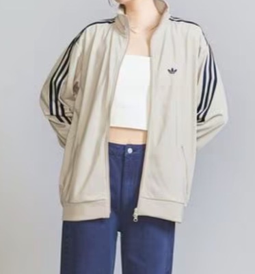 adidas Originals（アディダスオリジナル）ホワイトxブルーのトラックジャケット