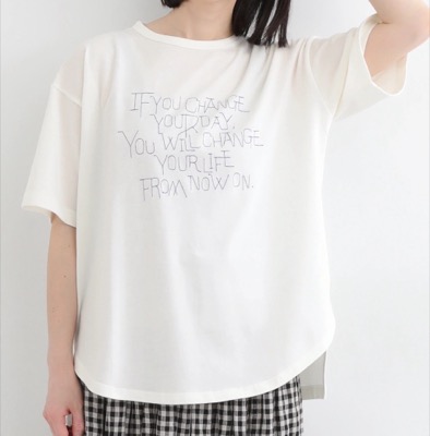 LILASIC（リラシク）ホワイトのロゴTシャツ