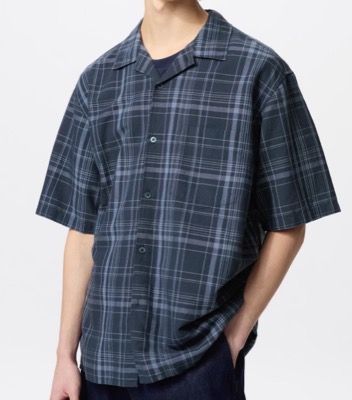 UNIQLO（ユニクロ）ネイビーのチェック柄半袖シャツ