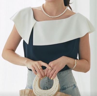 La boutique BonBon（ラブティックボンボン）ホワイトxネイビーのアシメカラーブラウス