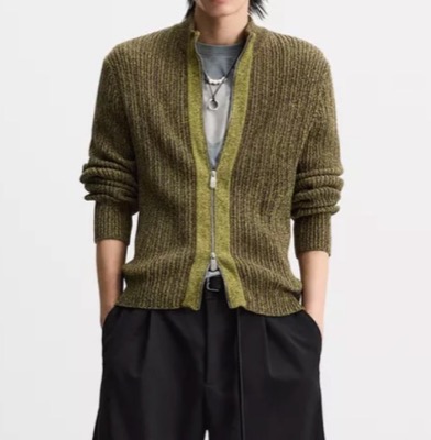 ZARA（ザラ）グリーンのバイカラージップスウェット