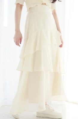 one after another NICE CLAUP（ワンアフターアナザー ナイスクラップ）ホワイトのティアードロングスカート
