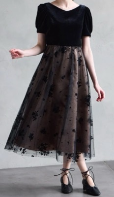 AIMER(エメ)ブラックのベロアギャザーワンピース