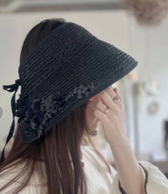 m.soeur（エムスール）ブラックの花柄サンバイザー