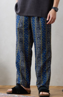 JOURNAL STANDARD relume(ジャーナルスタンダード レリューム)ネイビーの総柄パンツ