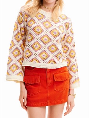 Desigual(デシグアル)ホワイトxオレンジのクロシェ編みセーター