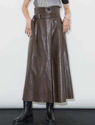 UNITED TOKYO(ユナイテッドトウキョウ)ブラウンのレザーフレアスカート