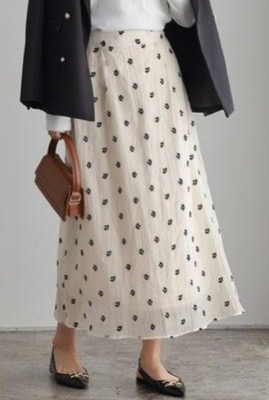 Pierrot(ピエロ)アイボリーの小花柄スカート