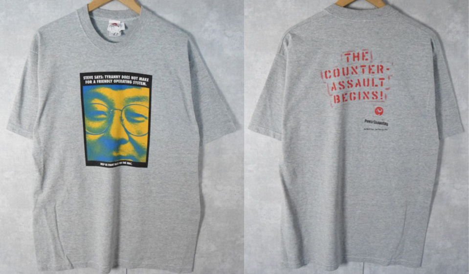 グレーのプリントTシャツ