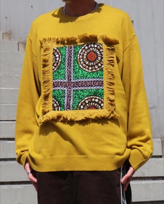 moyan ecri（モヤン エクリ）イエローのフリンジフレームデザインスウェット