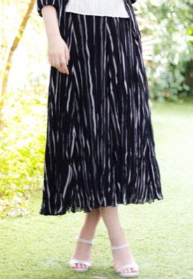 SPECCHIO（スペッチオ）ブラックのシアープリーツスカート