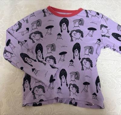 Markie's（マーキーズ）パープルの髪型プリントトップス