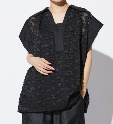 MOGA Collection（モガ コレクション）ブラックのフラワーカットジャガードブラウス