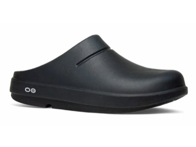 OOFOS(ウーフォス)ブラックのサンダル