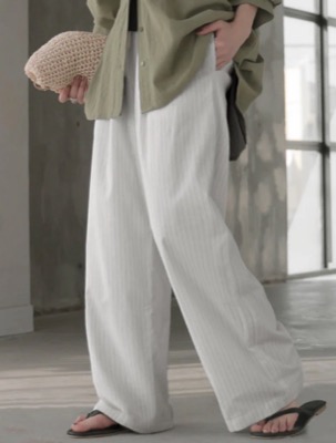 HUG.U(ハグユー)ホワイトのストライプワイドパンツ