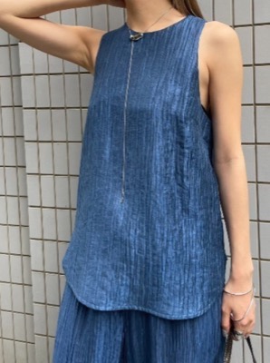 AIC.（エーアイシー）ネイビーのタンクトップ