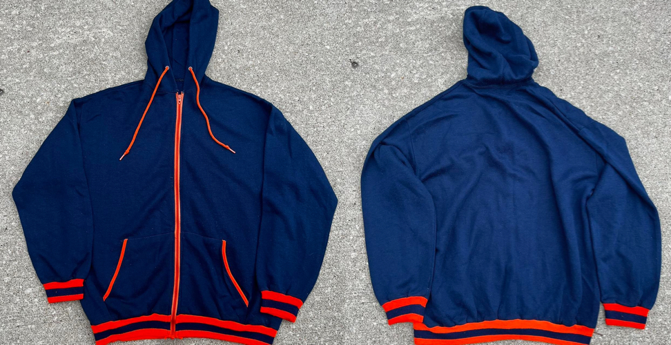 depopネイビー✕レッドのパーカー