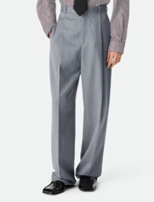 BOTTEGA VENETA（ボッテガヴェネタ）グレーのワイドレッグパンツ