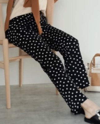 maison de Dolce.(メゾンドドルチェ)ブラックのドット柄パンツ