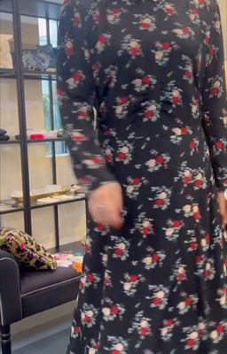 N21（ヌメロ ヴェントゥーノ）ブラックの花柄ワンピース