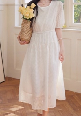 sucrier(シュクリエ)オフホワイトのシアーパフスリーブワンピース