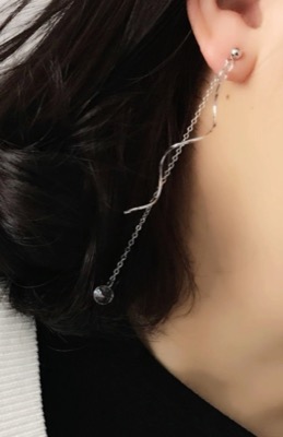 シルバーのロングピアス