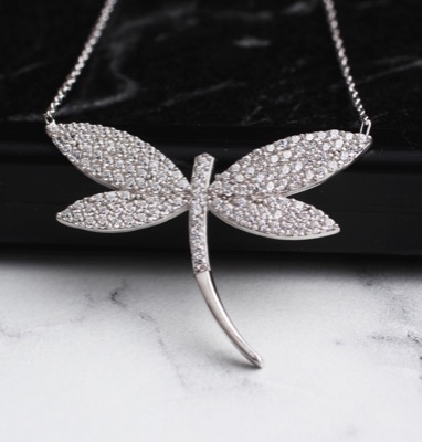 Glorria（グロリア）シルバーのトンボネックレス