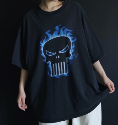 ブラックのドクロTシャツ