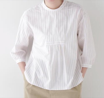 human woman(ヒューマンウーマン)ホワイトのストライプブラウス