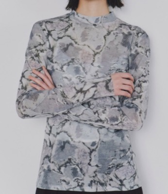 UNITED TOKYO(ユナイテッドトウキョウ)グレーのマーブル柄シアートップス