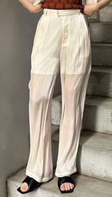 MURUA(ムルーア)アイボリーのシャイニーシアーパンツ