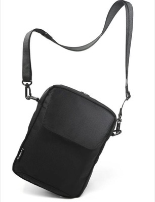 Evoon（エボーン）ブラックのショルダーバッグ