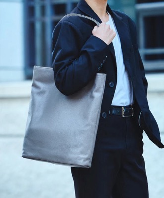 TRANSIC(トランジック)グレーのトートバッグ