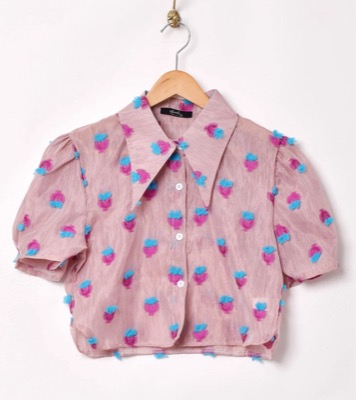 ピンクの花柄シャツブラウス