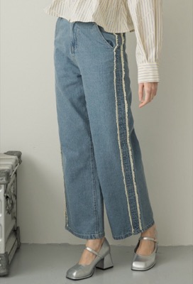 RETRO GIRL（レトロガール）ライトブルーのフリンジデニムパンツ