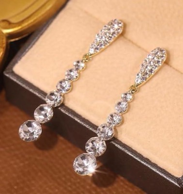 AREUM(アルム)ゴールドx6連ストーンピアス