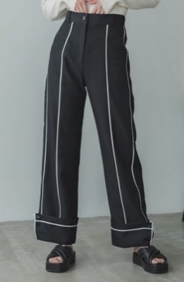 UNITED TOKYO(ユナイテッドトウキョウ)ブラックのラインデザインパンツ