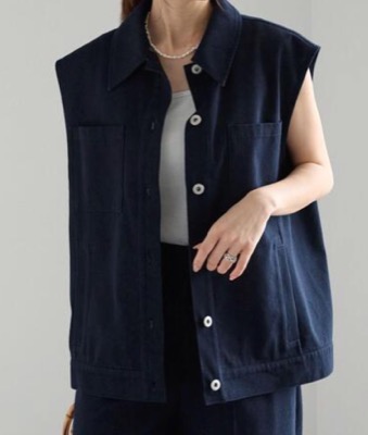 Te chichi(テチチ)ネイビーのデニムライクジレ