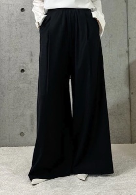CHIEKO+(チコプラス)ブラックのワイドパンツ