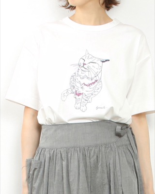 GRANDMA MAMA DAUGHTER（グランマママドーター）ホワイトの猫プリントTシャツ