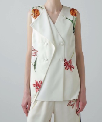 ADORE（アドーア）ホワイトの花柄ジレ