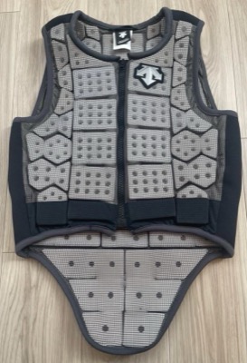 DESCENTE（デサント）レース用プロテクター