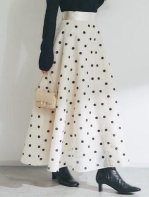 La boutique BonBon(ラブティックボンボン)ホワイトのドット柄フレアスカート