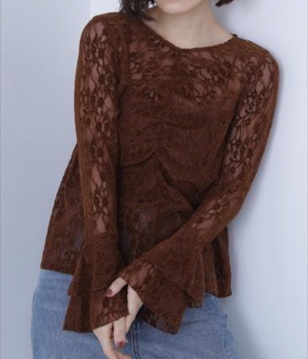 NATURAL BEAUTY BASIC(ナチュラルビューティーベーシック)ブラウンのレースフレアカフストップス