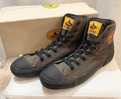 converse(コンバース)カーキのハイカットブーツ